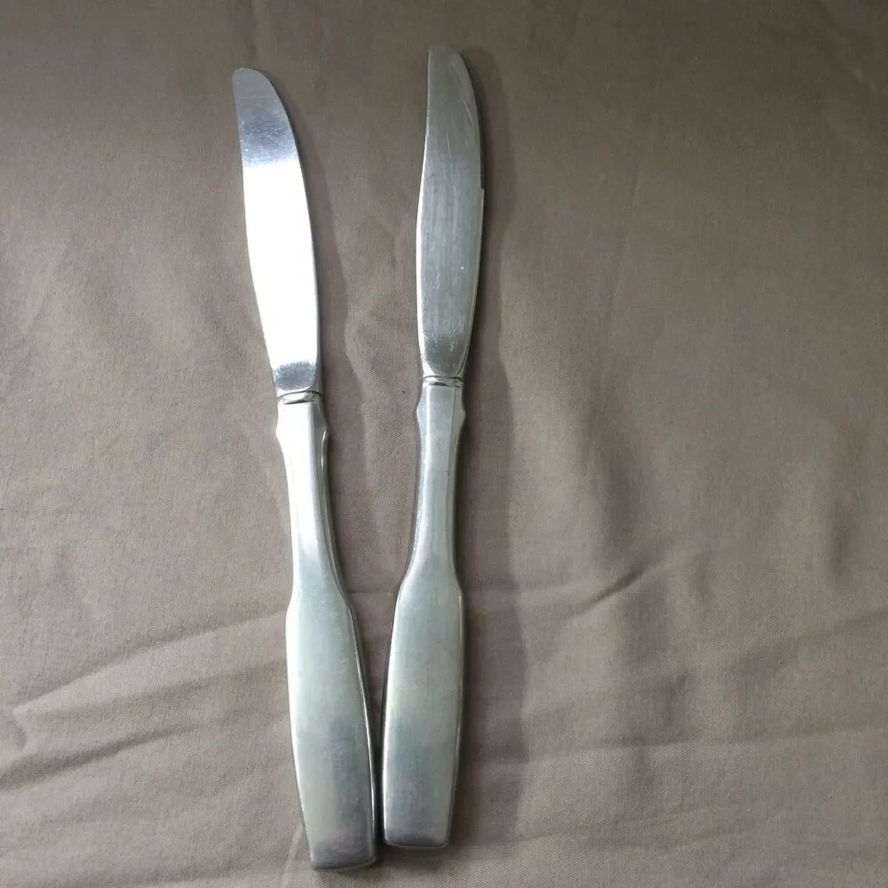 Oneida Vintage Flatware Silverware Paul Revere 2 Dinner Knives Stainless